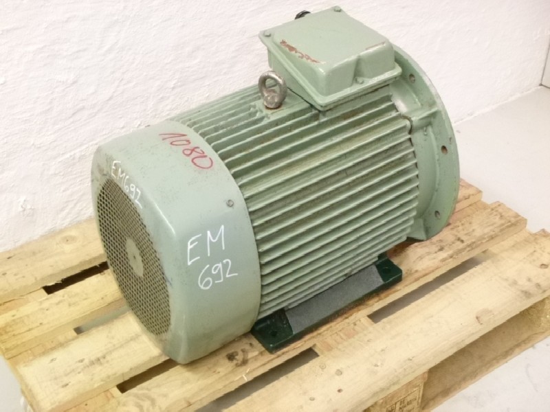 Drehstromservomotor VEM KPR 200 L4 ( KPR200L4 ) IP 54 Wellendurchmesser: Ø 80 mm Flanschdurchmesser: Ø 450 mm Neu ! Bilder auf Industry-Pilot